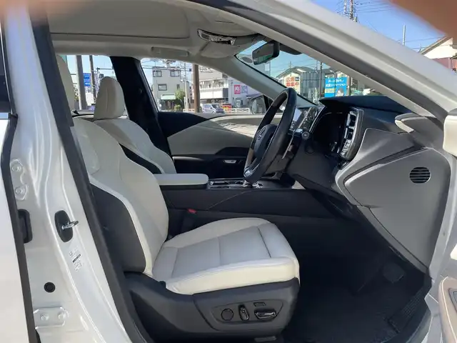 レクサス ＲＸ 350h バージョンL 神奈川県 2024(令6)年 1万km ソニッククォーツ ワンオーナー/純正コネクティッドナビ/　（Bluetooth・ミラキャス）/フルセグTV/パノラミックビューモニター/パノラマルーフ/セミアニリン本革シート/シートヒーター/エアシート/メーカーOP輻射ヒーター/Lexus Safety System＋/Lexus Teammate/クリアランスソナー/カラーヘッドアップディスプレイ/レーダークルーズコントロール/LEDヘッドライト/LEDフォグライト/パワーバックドア/ビルトインETC2.0/スマートキー×2/カードキー×1/保証書/取扱説明書