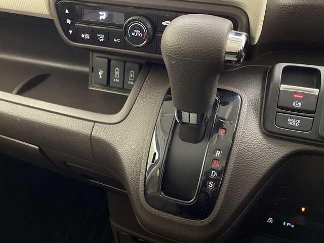 ホンダ Ｎ ＢＯＸ L ターボ 宮崎県 2022(令4)年 4.1万km プレミアムサンライトホワイトパール ホンダセンシング/・衝突軽減ブレーキ/・レーンキープアシスト/・アダプティブクルーズコントロール/・先行車発進お知らせ機能/・標識認識機能/・コーナーセンサー/純正8インチメモリナビ/CD DVD MSV BT フルセグ/バックカメラ/両側パワースライドドア/前後ドライブレコーダー/LEDオートライト/前席シートヒーター/電子オートパーキング/ステアリングスイッチ/パドルシフト/純正フロアマット/ビルトインETC