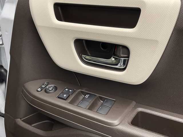 ホンダ Ｎ ＢＯＸ L ターボ 宮崎県 2022(令4)年 4.1万km プレミアムサンライトホワイトパール ホンダセンシング/・衝突軽減ブレーキ/・レーンキープアシスト/・アダプティブクルーズコントロール/・先行車発進お知らせ機能/・標識認識機能/・コーナーセンサー/純正8インチメモリナビ/CD DVD MSV BT フルセグ/バックカメラ/両側パワースライドドア/前後ドライブレコーダー/LEDオートライト/前席シートヒーター/電子オートパーキング/ステアリングスイッチ/パドルシフト/純正フロアマット/ビルトインETC