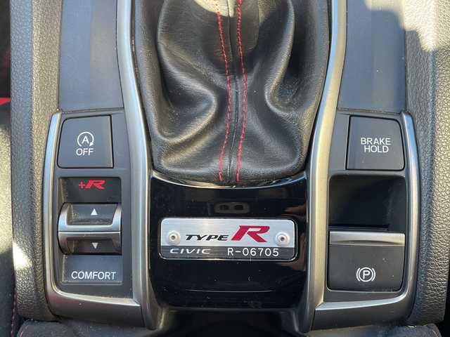 ホンダ シビック タイプR 愛知県 2018(平30)年 5.8万km チャンピオンシップホワイト /ワンオーナー//純正メモリナビ(VXM-185VFi)/(フルセグTV/DVD/Bluetooth/SD)/(AppleCarPlay/MusicRuck/iPod)//クルーズコントロール//ビルトインＥＴＣ//360°ドライブレコーダー(Yupiteru S10)//バックカメラ//プッシュスタート//スマートキー//スペアキーx1//ＬＥＤヘッドライト//フォグランプ//電動パーキングブレーキ//ブレーキホールド//純正フロアマット//純正ドアバイザー