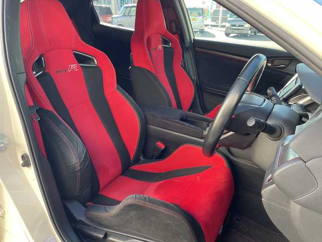 ホンダ シビック タイプR 愛知県 2018(平30)年 5.8万km チャンピオンシップホワイト /ワンオーナー//純正メモリナビ(VXM-185VFi)/(フルセグTV/DVD/Bluetooth/SD)/(AppleCarPlay/MusicRuck/iPod)//クルーズコントロール//ビルトインＥＴＣ//360°ドライブレコーダー(Yupiteru S10)//バックカメラ//プッシュスタート//スマートキー//スペアキーx1//ＬＥＤヘッドライト//フォグランプ//電動パーキングブレーキ//ブレーキホールド//純正フロアマット//純正ドアバイザー