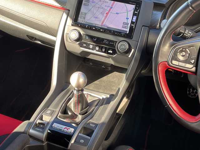 ホンダ シビック タイプR 愛知県 2018(平30)年 5.8万km チャンピオンシップホワイト /ワンオーナー//純正メモリナビ(VXM-185VFi)/(フルセグTV/DVD/Bluetooth/SD)/(AppleCarPlay/MusicRuck/iPod)//クルーズコントロール//ビルトインＥＴＣ//360°ドライブレコーダー(Yupiteru S10)//バックカメラ//プッシュスタート//スマートキー//スペアキーx1//ＬＥＤヘッドライト//フォグランプ//電動パーキングブレーキ//ブレーキホールド//純正フロアマット//純正ドアバイザー