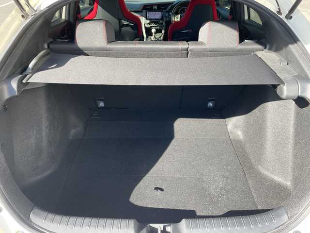 ホンダ シビック タイプR 愛知県 2018(平30)年 5.8万km チャンピオンシップホワイト /ワンオーナー//純正メモリナビ(VXM-185VFi)/(フルセグTV/DVD/Bluetooth/SD)/(AppleCarPlay/MusicRuck/iPod)//クルーズコントロール//ビルトインＥＴＣ//360°ドライブレコーダー(Yupiteru S10)//バックカメラ//プッシュスタート//スマートキー//スペアキーx1//ＬＥＤヘッドライト//フォグランプ//電動パーキングブレーキ//ブレーキホールド//純正フロアマット//純正ドアバイザー