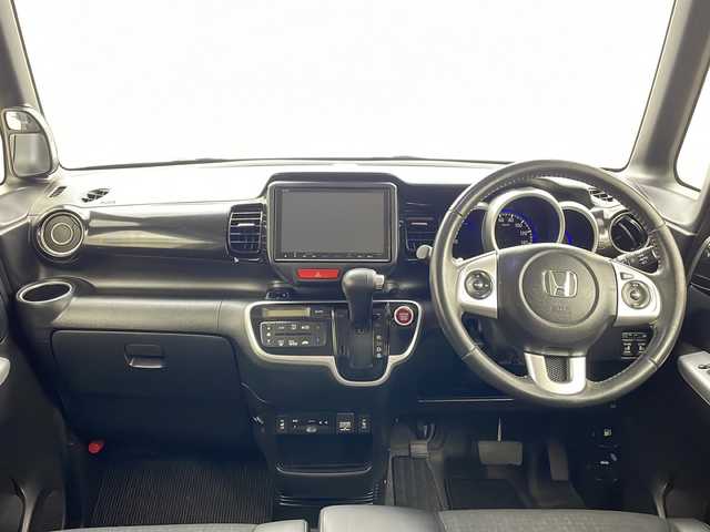 ホンダ Ｎ ＢＯＸ カスタム ターボ SSブラックSパッケージ 茨城県 2017(平29)年 7万km プレミアムホワイトパールⅡ 純正ナビ/・Bluetooth接続/・フルセグテレビ/・バックカメラ/ETC/ドライブレコーダー/社外ホイール/両側パワースライドドア/オートライト/エンジンスタートボタン/クルーズコントロール/スマートキー/ドアバイザー/パドルシフト/フロントフォグ/社外マフラー