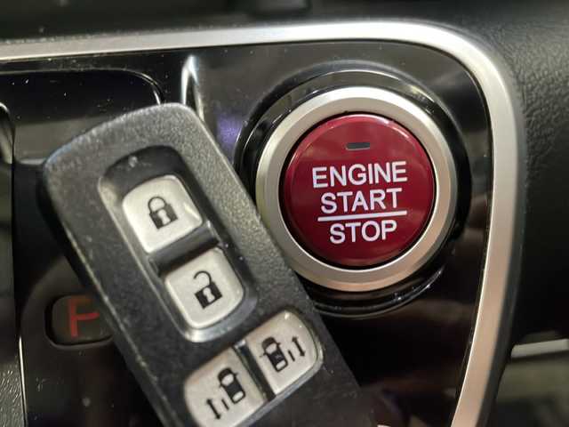 ホンダ Ｎ ＢＯＸ カスタム ターボ SSブラックSパッケージ 茨城県 2017(平29)年 7万km プレミアムホワイトパールⅡ 純正ナビ/・Bluetooth接続/・フルセグテレビ/・バックカメラ/ETC/ドライブレコーダー/社外ホイール/両側パワースライドドア/オートライト/エンジンスタートボタン/クルーズコントロール/スマートキー/ドアバイザー/パドルシフト/フロントフォグ/社外マフラー