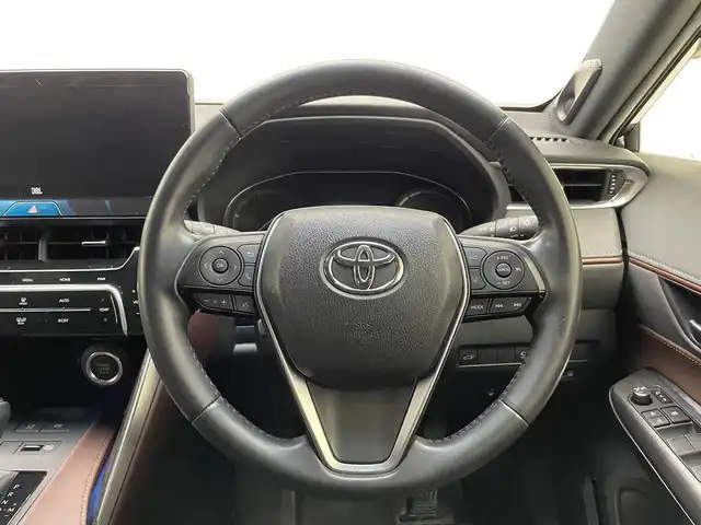 トヨタ ハリアー Z 兵庫県 2021(令3)年 5.3万km プレシャスブラックパール 純正12.3インチディスプレイオーディオ/（AM/FM/AUX/Bluetooth/フルセグTV）/パノラミックビューモニター/横滑り防止装置/LKA/プリクラッシュセーフティー/ブラインドスポットモニター/RCTA/PKSB/RSA/ヘッドライトレベライザー/電子パーキング/デジタルインナーミラー/ISOFIX/クリアランスソナー/コーナーセンサー（前後）/ハーフレザーシート/D席パワーシート/パワーバックドア/LEDヘッドライト/LEDフォグランプ/オートライト/オートマチックハイビーム/ビルトインETC2.0/MODELLISTAスポイラー（フロント/サイド/リア）/純正19インチアルミホイール/ドアバイザー/スマートキー
