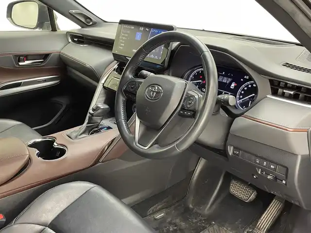 トヨタ ハリアー Z 兵庫県 2021(令3)年 5.3万km プレシャスブラックパール 純正12.3インチディスプレイオーディオ/（AM/FM/AUX/Bluetooth/フルセグTV）/パノラミックビューモニター/横滑り防止装置/LKA/プリクラッシュセーフティー/ブラインドスポットモニター/RCTA/PKSB/RSA/ヘッドライトレベライザー/電子パーキング/デジタルインナーミラー/ISOFIX/クリアランスソナー/コーナーセンサー（前後）/ハーフレザーシート/D席パワーシート/パワーバックドア/LEDヘッドライト/LEDフォグランプ/オートライト/オートマチックハイビーム/ビルトインETC2.0/MODELLISTAスポイラー（フロント/サイド/リア）/純正19インチアルミホイール/ドアバイザー/スマートキー