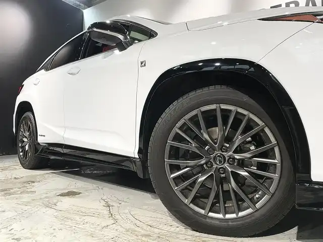 レクサス ＲＸ 450h Fスポーツ 道央・札幌 2022(令4)年 2.9万km ホワイトノーヴァガラスフレーク ワンオーナー/パノラマサンルーフ/パノラミックビューモニター/TRDエアロ(フロント/サイド/リア)/三眼フルLEDヘッドランプ/12.3インチ純正ナビ(フルセグTV/BT/VD/DVD/SD/USB)/社外ドライブレコーダー/ビルトインETC2.0/レザーシート(赤革)/シートヒーター(D/N)/シートクーラー(D/N)/ステアリングヒーター/パワーバックドア/LexusSafetySystem+/・プリクラッシュセーフティ/・レーダークルーズコントロール/・LTA:レーントレーシングアシスト/・AHB:オートマチックハイビーム/・RSA:ロードサインアシスト/PKSB:パーキングサポートブレーキ/BSM:ブラインドスポットモニター/スマートキー/スペアキー