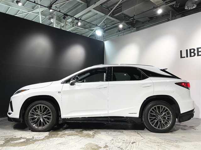 レクサス ＲＸ 450h Fスポーツ 道央・札幌 2022(令4)年 2.9万km ホワイトノーヴァガラスフレーク ワンオーナー/パノラマサンルーフ/パノラミックビューモニター/TRDエアロ(フロント/サイド/リア)/三眼フルLEDヘッドランプ/12.3インチ純正ナビ(フルセグTV/BT/VD/DVD/SD/USB)/社外ドライブレコーダー/ビルトインETC2.0/レザーシート(赤革)/シートヒーター(D/N)/シートクーラー(D/N)/ステアリングヒーター/パワーバックドア/LexusSafetySystem+/・プリクラッシュセーフティ/・レーダークルーズコントロール/・LTA:レーントレーシングアシスト/・AHB:オートマチックハイビーム/・RSA:ロードサインアシスト/PKSB:パーキングサポートブレーキ/BSM:ブラインドスポットモニター/スマートキー/スペアキー
