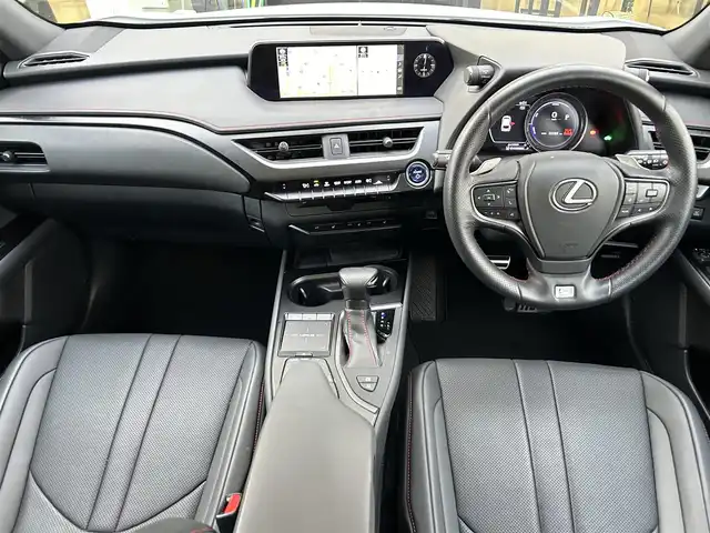 レクサス ＵＸ 250h Fスポーツ 奈良県 2022(令4)年 2.6万km ホワイトノーヴァガラスフレーク 純正メーカーナビ /バックカメラ /シートヒーター /レーダークルーズコントロール /レクサスセーフティーシステム /ETC2.0 /電動リアゲート /フルセグTV /前後ドライブレコーダー /純正フロアマット /レザーシート/シートヒーター/ステアリングヒーター/パドルシフト/純正アルミホイール/前後コーナーセンサー/LEDヘッドライト