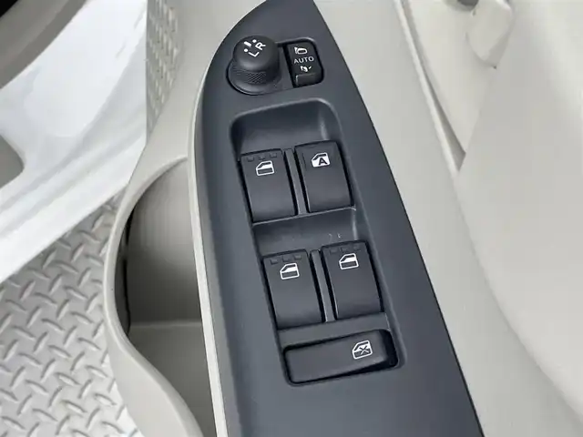 トヨタ パッソ X 道央・札幌 2020(令2)年 5.1万km ホワイト ・ワンオーナー/・社外ナビ/・バックカメラ/・ワンセグＴＶ/・ＣＤ再生/・寒冷地仕様/・アイドリングストップ/・横滑り防止装置/・シートヒーター/・電格ミラー/・スマートキー/・プッシュスタート