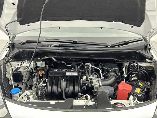 ホンダ フィット ベーシック 宮城県 2020(令2)年 1.7万km プラチナホワイトパール 4WD/寒冷地仕様/純正ナビ/(CD/DVD/FM/AM/iPod/SD/USB/AUX)/フルセグTV/Bluetooth/バックカメラ/プッシュスタート/スマートキー/スペアキー/SOSスイッチ/オートライト/オートマチックハイビーム/ヘッドライトレベライザー/ワイパーデアイサー/純正フロアマット