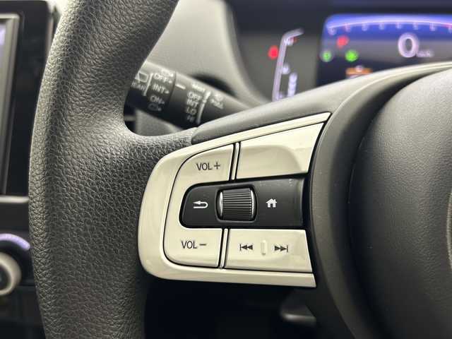 ホンダ フィット ベーシック 宮城県 2020(令2)年 1.7万km プラチナホワイトパール 4WD/寒冷地仕様/純正ナビ/(CD/DVD/FM/AM/iPod/SD/USB/AUX)/フルセグTV/Bluetooth/バックカメラ/プッシュスタート/スマートキー/スペアキー/SOSスイッチ/オートライト/オートマチックハイビーム/ヘッドライトレベライザー/ワイパーデアイサー/純正フロアマット