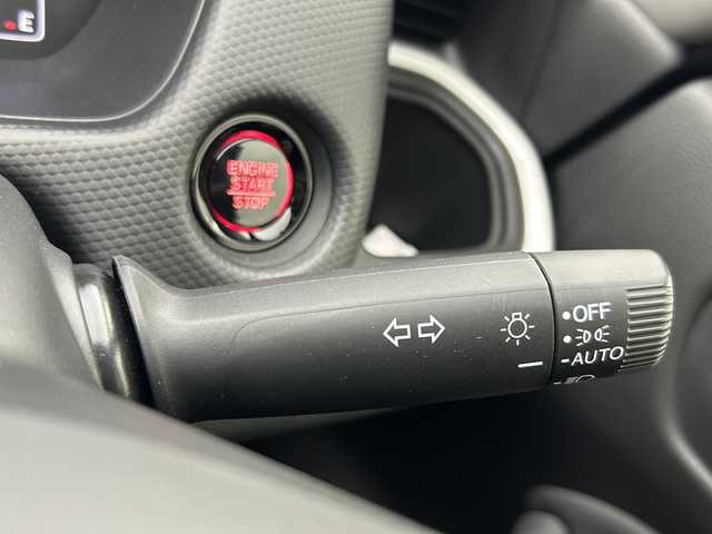 ホンダ フィット ベーシック 宮城県 2020(令2)年 1.7万km プラチナホワイトパール 4WD/寒冷地仕様/純正ナビ/(CD/DVD/FM/AM/iPod/SD/USB/AUX)/フルセグTV/Bluetooth/バックカメラ/プッシュスタート/スマートキー/スペアキー/SOSスイッチ/オートライト/オートマチックハイビーム/ヘッドライトレベライザー/ワイパーデアイサー/純正フロアマット