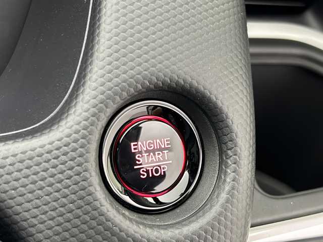 ホンダ フィット ベーシック 宮城県 2020(令2)年 1.7万km プラチナホワイトパール 4WD/寒冷地仕様/純正ナビ/(CD/DVD/FM/AM/iPod/SD/USB/AUX)/フルセグTV/Bluetooth/バックカメラ/プッシュスタート/スマートキー/スペアキー/SOSスイッチ/オートライト/オートマチックハイビーム/ヘッドライトレベライザー/ワイパーデアイサー/純正フロアマット
