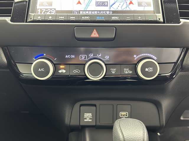 ホンダ フィット ベーシック 宮城県 2020(令2)年 1.7万km プラチナホワイトパール 4WD/寒冷地仕様/純正ナビ/(CD/DVD/FM/AM/iPod/SD/USB/AUX)/フルセグTV/Bluetooth/バックカメラ/プッシュスタート/スマートキー/スペアキー/SOSスイッチ/オートライト/オートマチックハイビーム/ヘッドライトレベライザー/ワイパーデアイサー/純正フロアマット