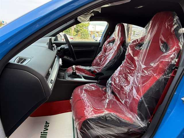 ホンダ シビック タイプR 香川県 2025(令7)年 0.1万km未満 レーシングブルーパール ワンオーナー/ホンダコネクトディスプレイ/【ナビ/フルセグ/Bluetooth/USB/スマホ連携】/バックカメラ/ホンダセンシング/・衝突軽減ブレーキ/・歩行者事故低減ステアリング/・路外逸脱抑制機能/・アダプティブクルーズコントロール/・車線維持支援システム/・近距離衝突軽減ブレーキ/・先行車発進お知らせ機能/・標識認識機能/・オートハイビーム/・ブラインドスポットインフォメーション/・パーキングセンサーシステム/・後退出庫サポート/ビルトインETC2.0/オートライト/フルLEDヘッドランプ/265/30R19インチ純正AW/プッシュスタート/スマートキー/スペアキー/純正フロアマット