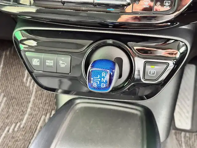 トヨタ プリウス Sツーリングセレクション 宮城県 2019(平31)年 3.1万km ホワイトパールクリスタルシャイン インテリジェントクリアランスソナー/＝＝＝/モデリスタエアロ（F/S/R）/セーフティセンス/・プリクラッシュセーフティ/・レーンディパーチャーアラート/・オートマチックハイビーム/・レーダークルーズコントロール/純正ナビ（NSZT-W68T）/・CD/DVD/・Bluetooth/・フルセグＴＶ/バックカメラ/ビルトインETC2.0/ブラック合皮シート/シートヒーター/革巻きステアリング/ステアリングスイッチ/LEDヘッドランプ/フォグランプ/オートライト/スマートキー＆プッシュスタート/スペアキー/電動格納ミラー/純正17インチAW/純正ドアバイザー/純正フロアマット/トノカバー/W/サイド/カーテンエアバッグ