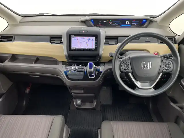 ホンダ フリード ハイブリット G ホンダセンシング 新潟県 2018(平30)年 2.6万km ホワイトオーキッドパール ホンダセンシング/　・衝突被害軽減ブレーキ/　・レーンキープアシスト/　・アダプティブクルーズコントロール/純正ナビ/　（フルセグTV/BT/CD/DVD/AM/FM）/バックカメラ/両側パワースライドドア/LEDオートライト/ステアリングスイッチ/スマートキー/ビルトインETC