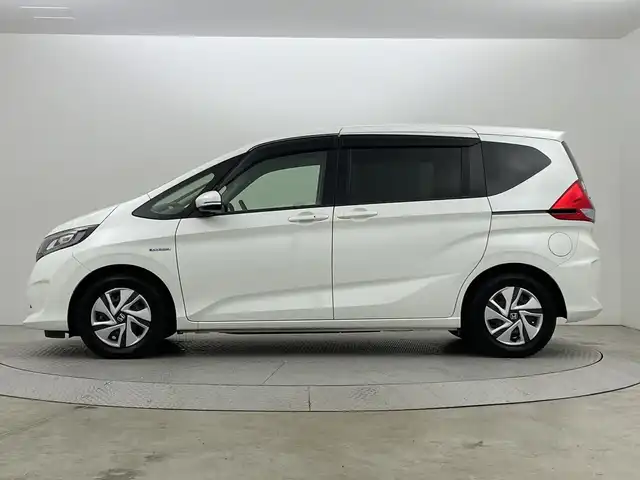 ホンダ フリード ハイブリット G ホンダセンシング 新潟県 2018(平30)年 2.6万km ホワイトオーキッドパール ホンダセンシング/　・衝突被害軽減ブレーキ/　・レーンキープアシスト/　・アダプティブクルーズコントロール/純正ナビ/　（フルセグTV/BT/CD/DVD/AM/FM）/バックカメラ/両側パワースライドドア/LEDオートライト/ステアリングスイッチ/スマートキー/ビルトインETC