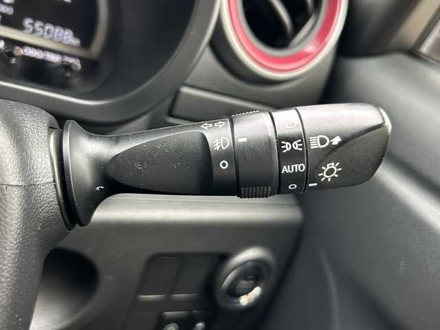 トヨタ パッソ モーダ 静岡県 2017(平29)年 5.5万km ファイアークォーツレッドM 安全装備/・コーナーセンサー/ナビ/・CD/DVD/USB/Bluetooth/Ipod/AUX/フルセグTV/・ラジオ/主要装備/・ＥＴＣ　/・ステアリングリモコン　/・オートライト　/・スマートキー　/・アイドリングストップ　/・コーナーセンサー　/・プッシュスタート　/・フォグランプ　/・純正アルミホイール　/・純正フロアマット　/・ＬＥＤヘッドライト