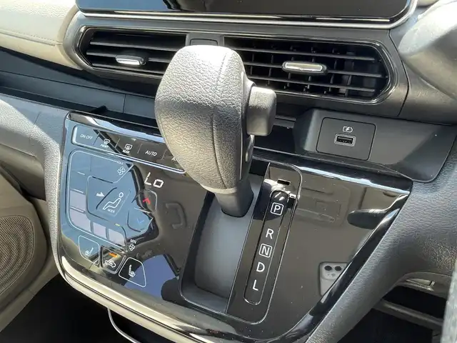 日産 デイズ X 鳥取県 2024(令6)年 1.6万km ホワイトパール ４・W・D/純正9インチディスプレイオーディオ/BT/USB/アラウンドビューモニター/ドライブレコーダー・ETC/前席シートヒーター/ハンドルヒーター/エマージェンシーブレーキ/LEDヘットライト/純正１４インチアルミホイール/プッシュエンジンスタート/アイドリングストップ/純正フロアマット/スペアキー