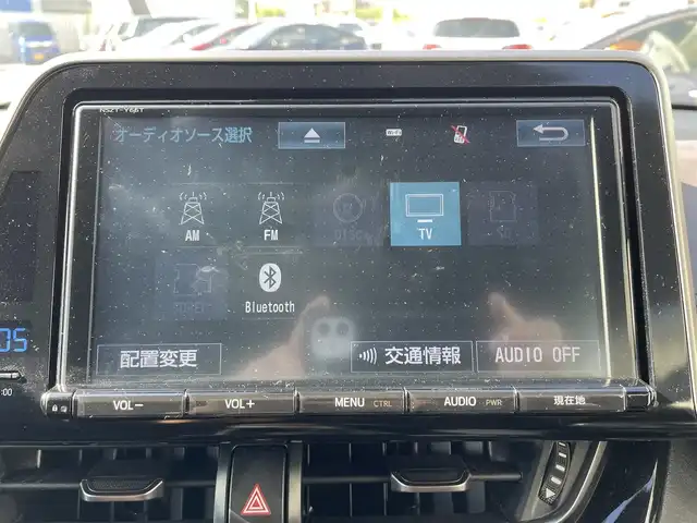 トヨタ Ｃ－ＨＲ G 愛知県 2017(平29)年 13.5万km メタルストリームM (株)IDOMが運営する【じしゃロン名古屋鳴海店】の自社ローン専用車両になりますこちらは現金またはオートローンご利用時の価格です。自社ローンご希望の方は別途その旨お申付け下さい/ワンオーナー/純正ナビ/（AM/FM/CD/DVD/BT)/バックカメラ/レーダークルーズコントロール/ビルトインETC/トヨタセーフティセンス/レーンキープアシスト/横滑り防止装置/ブラインドスポットモニター/ハーフレザーシート/前席シートヒーター/電動パーキングブレーキ/オートホールド/スマートキー/プッシュスタート/純正18インチアルミホイール/純正フロアマット/電格ミラー/TRDエアロ/スペアキー×１/取り扱い説明書/保証書