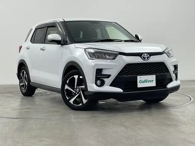 トヨタ ライズ Z 群馬県 2022(令4)年 2.4万km シャイニングホワイトパール 衝突被害軽減ブレーキ/レーンアシスト/クリアランスソナー（F/R）/純正９インチディスプレイオーディオ/Bluetooth/フルセグTV/AppleCarPlay/AndroidAuto/バックカメラ/レーダークルーズコントロール/D/Nシートヒーター/ステアリングリモコン/オートライト/オートハイビーム/LEDヘッドライト/LEDフォグライト/バックフォグ/電格ミラー/ウィンカーミラー/純正AW/ETC/革巻きステアリング/純正フロアマット/ドアバイザー/プッシュスタート/スマートキー/電動パーキングブレーキ