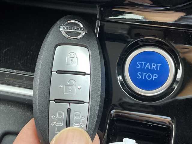 日産 セレナ e－パワー ハイウェイスター V 群馬県 2020(令2)年 4万km ブリリアントホワイトパール 2トーン 純正１０型ナビ　後席モニター　全周囲カメラ　衝突被害軽減ブレーキ　アダプティブクルーズコントロール　両側電動スライドドア　プロパイロット　ブラインドスポットモニター　シートヒーター　スマートキー　禁煙