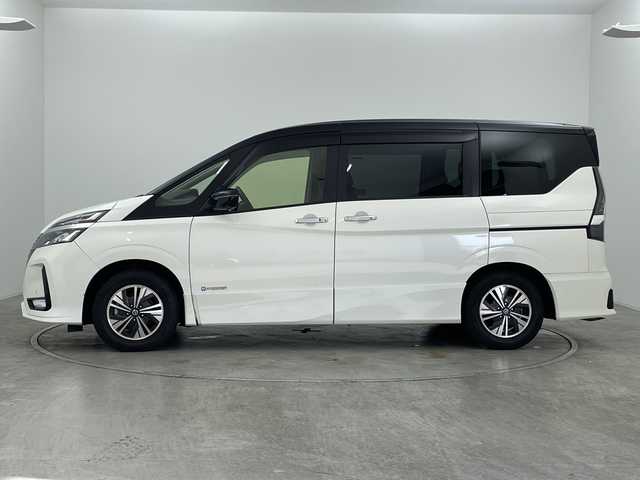 日産 セレナ e－パワー ハイウェイスター V 群馬県 2020(令2)年 4万km ブリリアントホワイトパール 2トーン 純正１０型ナビ　後席モニター　全周囲カメラ　衝突被害軽減ブレーキ　アダプティブクルーズコントロール　両側電動スライドドア　プロパイロット　ブラインドスポットモニター　シートヒーター　スマートキー　禁煙