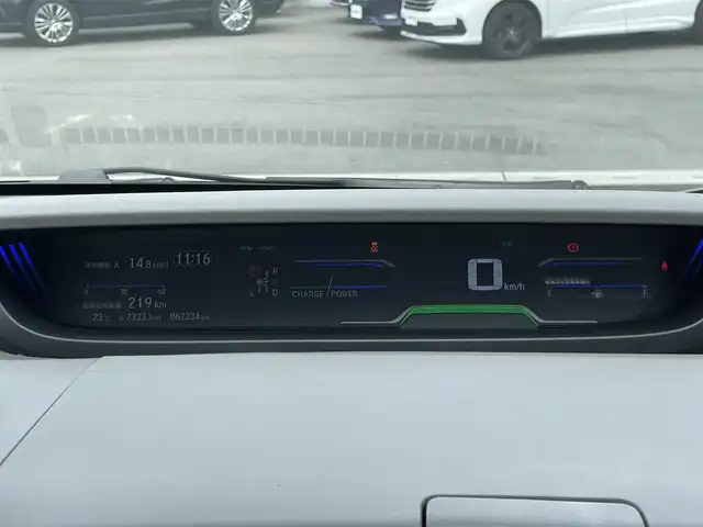 ホンダ フリード ハイブリット G ホンダセンシング 群馬県 2020(令2)年 6.3万km スーパープラチナグレーメタリック ホンダセンシング/・衝突軽減ブレーキ/・アダプティブクルーズコントロール/・車線維持支援システム/・路外逸脱抑制機能/・パーキングセンサー/・オートハイビーム/・先行車発進お知らせ/・標識認識/純正SDナビ/　　フルセグ/Bluetooth/SD/DVD/ipod/    USB/SD/FM/AM/MusicRack/バックカメラ/両側パワースライドドア/3列シート/オートLEDヘッドライト/純正ドライブレコーダー/純正フロアマット/ビルドインETC
