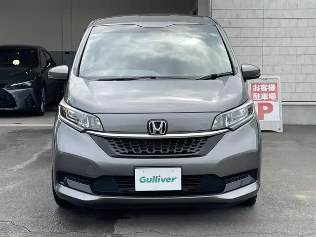 ホンダ フリード ハイブリット G ホンダセンシング 群馬県 2020(令2)年 6.3万km スーパープラチナグレーメタリック ホンダセンシング/・衝突軽減ブレーキ/・アダプティブクルーズコントロール/・車線維持支援システム/・路外逸脱抑制機能/・パーキングセンサー/・オートハイビーム/・先行車発進お知らせ/・標識認識/純正SDナビ/　　フルセグ/Bluetooth/SD/DVD/ipod/    USB/SD/FM/AM/MusicRack/バックカメラ/両側パワースライドドア/3列シート/オートLEDヘッドライト/純正ドライブレコーダー/純正フロアマット/ビルドインETC