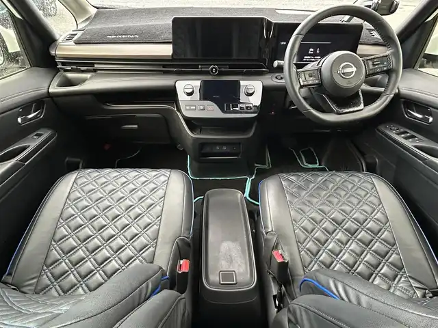 日産 セレナ e－パワー ハイウェイスター V 福島県 2024(令6)年 0.8万km プリズムホワイト 寒冷地仕様（ホット＋パッケージ）/プロパイロット/フロント純正エアロ/純正フリップダウンモニター/純正ナビゲーション/「AM/FM/DTV/BT/USB/AppleCarplay/HDMI」/アラウンドビューカメラ/バックカメラ/デジタルインナーミラー/ステアリングヒーター/シートヒーター/置くだけ充電/ビルトインETC2.0/社外18インチアルミホイール/社外レザー系シートカバー/社外フロアマット/プッシュスタート/電動パーキングブレーキ/取説・保証書・スペアキー1本有り