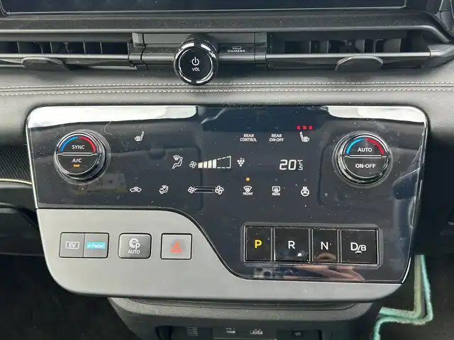 日産 セレナ e－パワー ハイウェイスター V 福島県 2024(令6)年 0.8万km プリズムホワイト 寒冷地仕様（ホット＋パッケージ）/プロパイロット/フロント純正エアロ/純正フリップダウンモニター/純正ナビゲーション/「AM/FM/DTV/BT/USB/AppleCarplay/HDMI」/アラウンドビューカメラ/バックカメラ/デジタルインナーミラー/ステアリングヒーター/シートヒーター/置くだけ充電/ビルトインETC2.0/社外18インチアルミホイール/社外レザー系シートカバー/社外フロアマット/プッシュスタート/電動パーキングブレーキ/取説・保証書・スペアキー1本有り