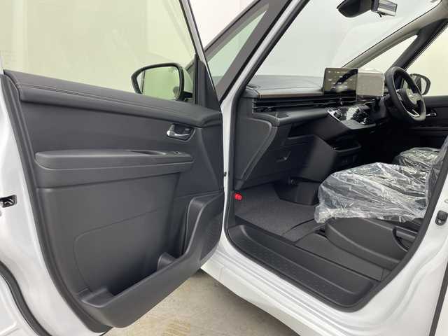 日産 セレナ e－パワー ハイウェイスター V 群馬県 2025(令7)年 0.1千km プリズムホワイト 登録済未使用車(登録時１１km)/＝＝＝＝＝＝＝/純正12.3インチナビ/・フルセグ/AM/FM/Bluetooth/Apple CarPlay/Android Auto/登録済未使用車　純正１２．３型ナビ　純正１１型後席モニター　両側電動スライドドア　プロパイロット　ワイヤレス充電　全周囲カメラ　デジタルインナーミラー　ＢＭＳ　レーンキープアシスト　ＥＴＣ　禁煙車