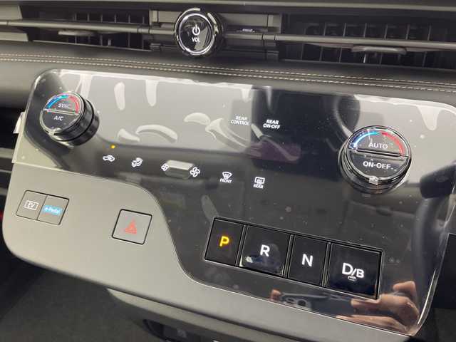 日産 セレナ e－パワー ハイウェイスター V 群馬県 2025(令7)年 0.1千km プリズムホワイト 登録済未使用車(登録時１１km)/＝＝＝＝＝＝＝/純正12.3インチナビ/・フルセグ/AM/FM/Bluetooth/Apple CarPlay/Android Auto/登録済未使用車　純正１２．３型ナビ　純正１１型後席モニター　両側電動スライドドア　プロパイロット　ワイヤレス充電　全周囲カメラ　デジタルインナーミラー　ＢＭＳ　レーンキープアシスト　ＥＴＣ　禁煙車