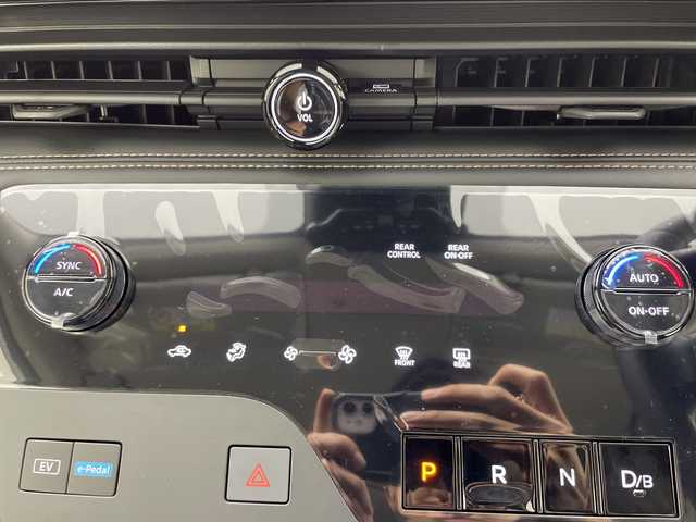 日産 セレナ e－パワー ハイウェイスター V 群馬県 2025(令7)年 0.1千km プリズムホワイト 登録済未使用車(登録時１１km)/＝＝＝＝＝＝＝/純正12.3インチナビ/・フルセグ/AM/FM/Bluetooth/Apple CarPlay/Android Auto/登録済未使用車　純正１２．３型ナビ　純正１１型後席モニター　両側電動スライドドア　プロパイロット　ワイヤレス充電　全周囲カメラ　デジタルインナーミラー　ＢＭＳ　レーンキープアシスト　ＥＴＣ　禁煙車