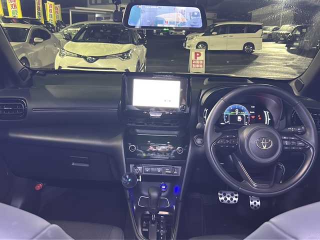 トヨタ ヤリスクロス ハイブリッド Z ウルバーノ 京都府 2025(令7)年 0.7万km ブラックマイカ/プラチナホワイトパールマイカ 純正8インチナビ/フルセグ/Bluetooth/トヨタセーフティセンス/全方位カメラ/禁煙車/クリアランスソナー/ETC2.0/２トーンカラー/ブラインドスポットモニター/電動リアゲート/パワーシート/ドライブレコーダー/シートヒーター/純正アルミホイール/電動格納ミラー/ワンオーナー/プッシュスタート/スマートキー