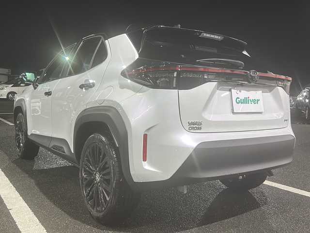 トヨタ ヤリスクロス ハイブリッド Z ウルバーノ 京都府 2025(令7)年 0.7万km ブラックマイカ/プラチナホワイトパールマイカ 純正8インチナビ/フルセグ/Bluetooth/トヨタセーフティセンス/全方位カメラ/禁煙車/クリアランスソナー/ETC2.0/２トーンカラー/ブラインドスポットモニター/電動リアゲート/パワーシート/ドライブレコーダー/シートヒーター/純正アルミホイール/電動格納ミラー/ワンオーナー/プッシュスタート/スマートキー