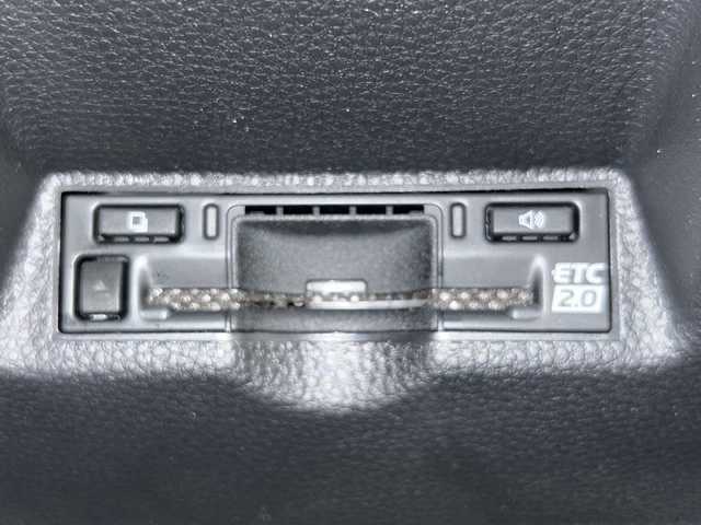 トヨタ ヤリスクロス ハイブリッド Z ウルバーノ 京都府 2025(令7)年 0.7万km ブラックマイカ/プラチナホワイトパールマイカ 純正8インチナビ/フルセグ/Bluetooth/トヨタセーフティセンス/全方位カメラ/禁煙車/クリアランスソナー/ETC2.0/２トーンカラー/ブラインドスポットモニター/電動リアゲート/パワーシート/ドライブレコーダー/シートヒーター/純正アルミホイール/電動格納ミラー/ワンオーナー/プッシュスタート/スマートキー