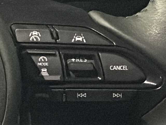 トヨタ ヤリスクロス ハイブリッド Z ウルバーノ 京都府 2025(令7)年 0.7万km ブラックマイカ/プラチナホワイトパールマイカ 純正8インチナビ/フルセグ/Bluetooth/トヨタセーフティセンス/全方位カメラ/禁煙車/クリアランスソナー/ETC2.0/２トーンカラー/ブラインドスポットモニター/電動リアゲート/パワーシート/ドライブレコーダー/シートヒーター/純正アルミホイール/電動格納ミラー/ワンオーナー/プッシュスタート/スマートキー