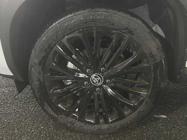 トヨタ ヤリスクロス ハイブリッド Z ウルバーノ 京都府 2025(令7)年 0.7万km ブラックマイカ/プラチナホワイトパールマイカ 純正8インチナビ/フルセグ/Bluetooth/トヨタセーフティセンス/全方位カメラ/禁煙車/クリアランスソナー/ETC2.0/２トーンカラー/ブラインドスポットモニター/電動リアゲート/パワーシート/ドライブレコーダー/シートヒーター/純正アルミホイール/電動格納ミラー/ワンオーナー/プッシュスタート/スマートキー