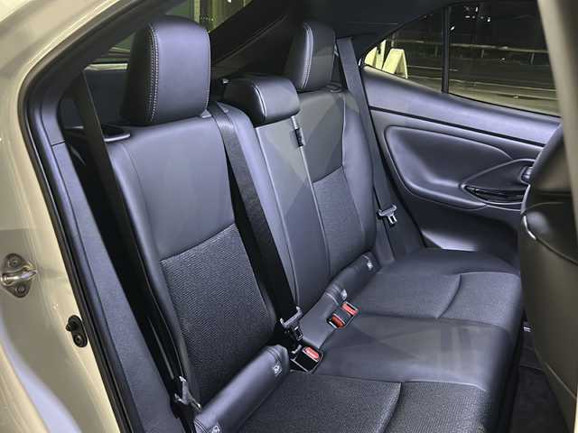 トヨタ ヤリスクロス ハイブリッド Z ウルバーノ 京都府 2025(令7)年 0.7万km ブラックマイカ/プラチナホワイトパールマイカ 純正8インチナビ/フルセグ/Bluetooth/トヨタセーフティセンス/全方位カメラ/禁煙車/クリアランスソナー/ETC2.0/２トーンカラー/ブラインドスポットモニター/電動リアゲート/パワーシート/ドライブレコーダー/シートヒーター/純正アルミホイール/電動格納ミラー/ワンオーナー/プッシュスタート/スマートキー