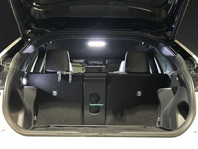 トヨタ ヤリスクロス ハイブリッド Z ウルバーノ 京都府 2025(令7)年 0.7万km ブラックマイカ/プラチナホワイトパールマイカ 純正8インチナビ/フルセグ/Bluetooth/トヨタセーフティセンス/全方位カメラ/禁煙車/クリアランスソナー/ETC2.0/２トーンカラー/ブラインドスポットモニター/電動リアゲート/パワーシート/ドライブレコーダー/シートヒーター/純正アルミホイール/電動格納ミラー/ワンオーナー/プッシュスタート/スマートキー