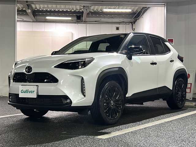 トヨタ ヤリスクロス ハイブリッド Z ウルバーノ 京都府 2025(令7)年 0.7万km ブラックマイカ/プラチナホワイトパールマイカ 純正8インチナビ/フルセグ/Bluetooth/トヨタセーフティセンス/全方位カメラ/禁煙車/クリアランスソナー/ETC2.0/２トーンカラー/ブラインドスポットモニター/電動リアゲート/パワーシート/ドライブレコーダー/シートヒーター/純正アルミホイール/電動格納ミラー/ワンオーナー/プッシュスタート/スマートキー