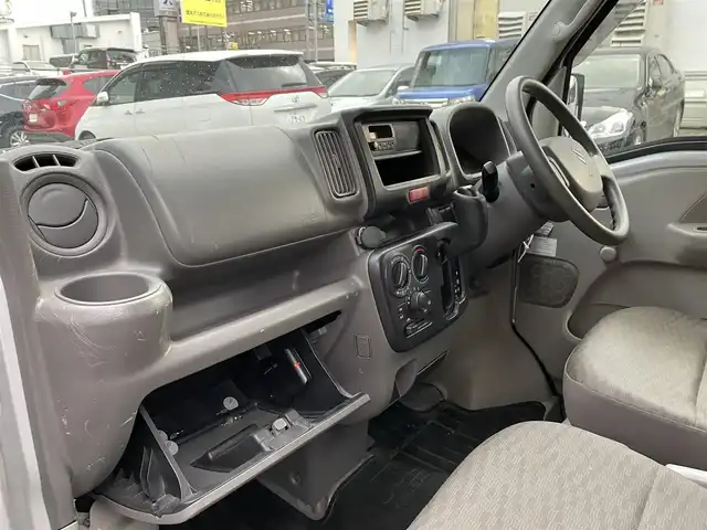 スズキ エブリイ PA 道央・札幌 2016(平28)年 7.7万km シルキーシルバーメタリック (株)IDOMが運営する【じしゃロン札幌店】の自社ローン専用車両になりますこちらは現金またはオートローンご利用価格です。自社ローンご希望の方は別途その旨お申し付けください。/純正ラジオ/MD/ETC/両側スライドドア/ヘッドライドレベライザー/フロアマット