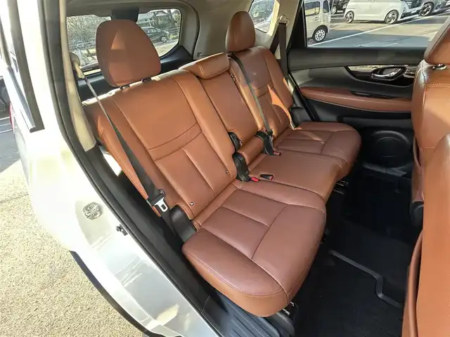 日産 エクストレイル 20Xi レザーエディション 愛媛県 2020(令2)年 7.6万km ブリリアントホワイトパール 純正9型ナビ(BT/フルセグTV)/全周囲カメラ/プロパイロット/インテリジェントルームミラー/アイドリングストップ/黒革温電動シート/純正ドライブレコーダー/クリアランスソナー/LEDヘッドライト/革巻きステアリング/電動パーキングブレーキ/AutoHold機能/現状サマー(純正AW)(225/60/R18)