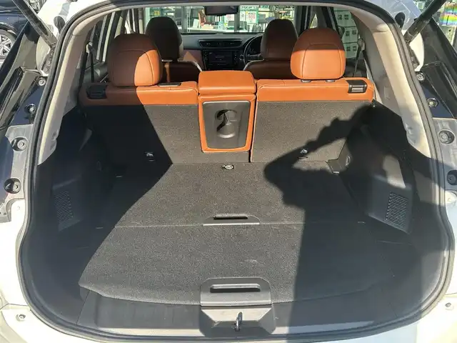 日産 エクストレイル 20Xi レザーエディション 愛媛県 2020(令2)年 7.6万km ブリリアントホワイトパール 純正9型ナビ(BT/フルセグTV)/全周囲カメラ/プロパイロット/インテリジェントルームミラー/アイドリングストップ/黒革温電動シート/純正ドライブレコーダー/クリアランスソナー/LEDヘッドライト/革巻きステアリング/電動パーキングブレーキ/AutoHold機能/現状サマー(純正AW)(225/60/R18)