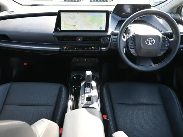 トヨタ プリウス Z 千葉県 2023(令5)年 1.8万km プラチナホワイトパールマイカ アドバンスドパーク/Toyota Safety Sense/・プリクラッシュセーフティ/・レーンディパーチャーアラート/・オートハイビーム/・レーダークルーズコントロール/・ブラインドスポットモニター/・RCTA（リヤクロストラフィックアラート）/パワーバックドア/運転席パワーシート/前席エアシート/シートヒーター/純正コネクティッドナビ/地デジTV/【Bluetooth接続】/【Apple CarPlay　Android Auto対応】/パノラミックビューモニター/革巻きステアリング/ステアリングヒーター/ステアリングスイッチ/ETC（2.0）/LEDヘッドライト/ウインカーミラー/クリアランスソナー/純正19インチアルミホイル/サイド/カーテンエアバッグ/スマートキー