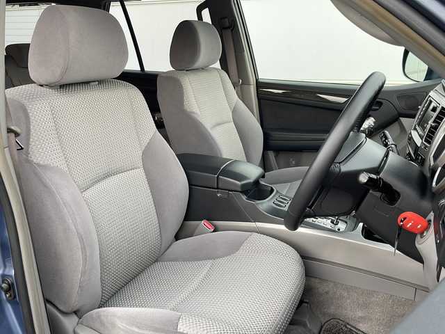 トヨタ ハイラックス サーフ SSR－G 岩手県 2004(平16)年 6.1万km グレイッシュブルーメタリック ＡＣ１００Ｖコンセント　純正ナビ　バックカメラ　ＣＤ／ＭＤ再生　ＥＴＣ　オートライト　リモコンキー　フロントフォグランプ　純正１７インチアルミホイール　オートエアコン　革巻きステアリング